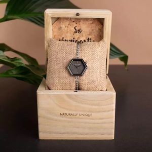Holzkern Christmas Rose Watch